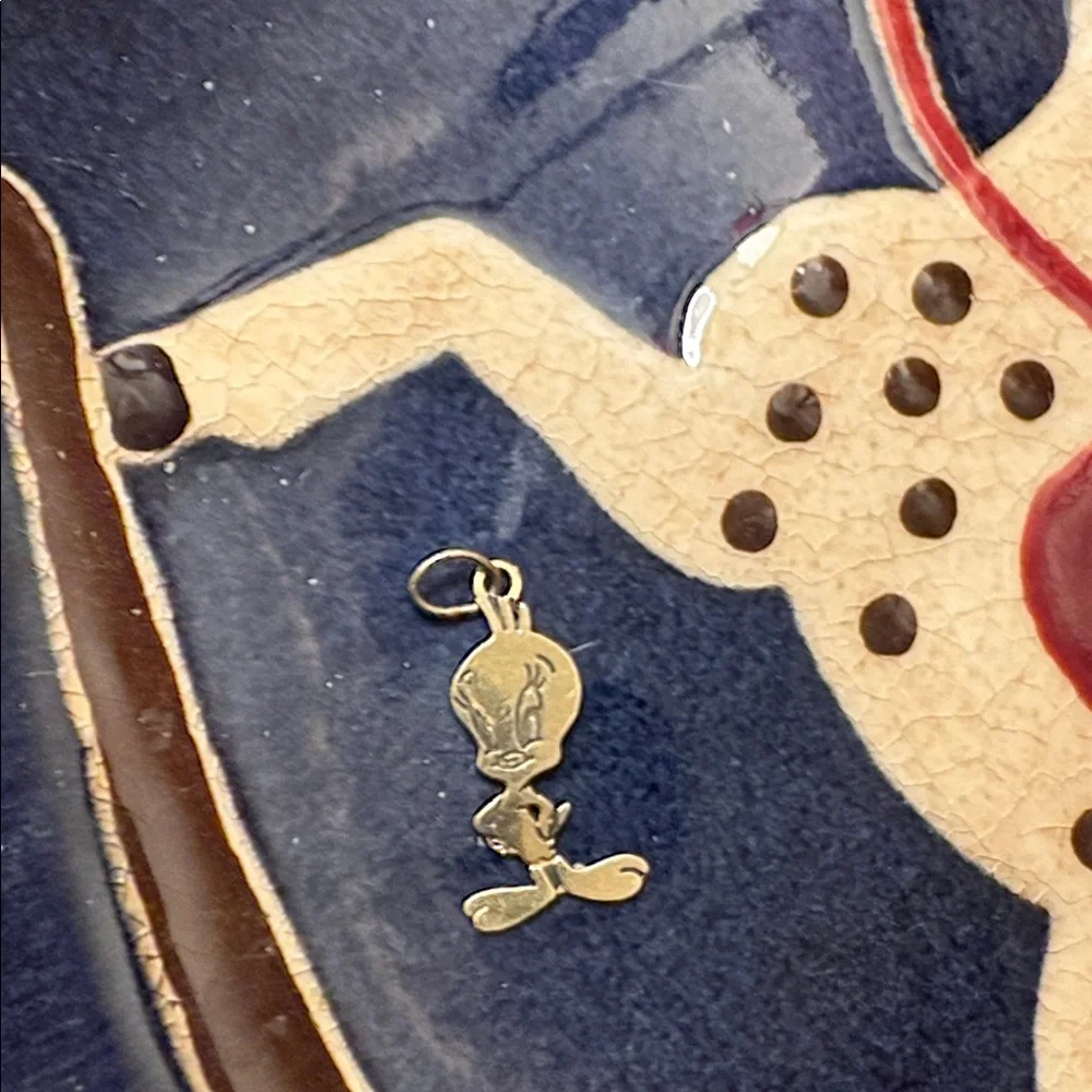 14k gold Tweety Pie Pendant - Picture 2 of 5